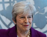 Theresa May : “Restez calme et poursuivez le dialogue avec Donald Trump”